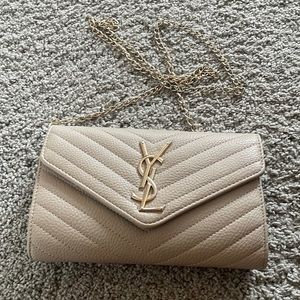 Wallet on a chain purse